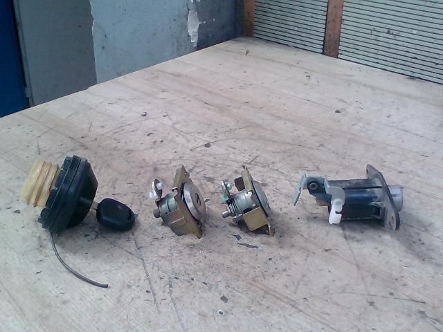 bontott SUZUKI IGNIS II Zárbetét Szett