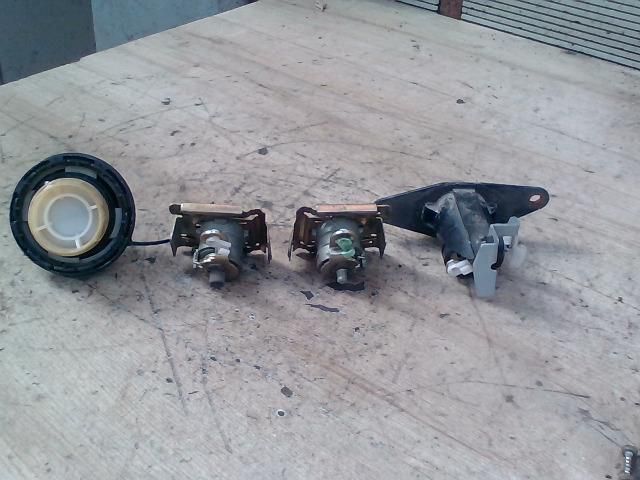 bontott SUZUKI IGNIS II Zárbetét Szett