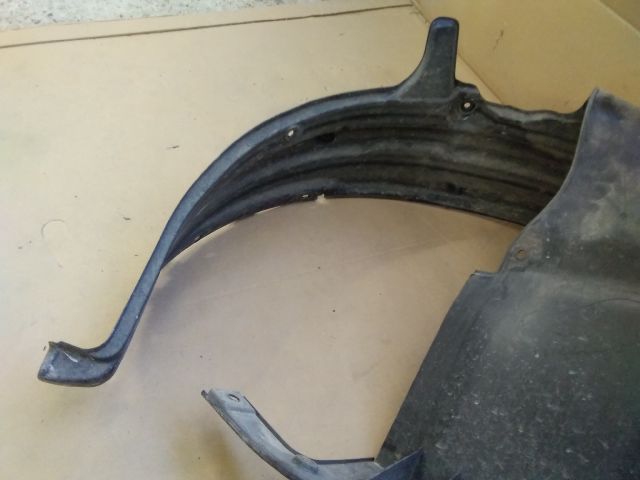 bontott SUZUKI IGNIS III Bal első Dobbetét (Kerékjárati, Műanyag)