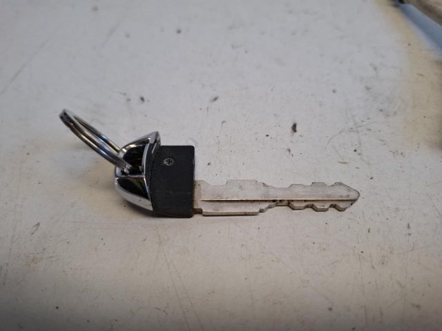 bontott SUZUKI IGNIS III Bal első Zárbetét