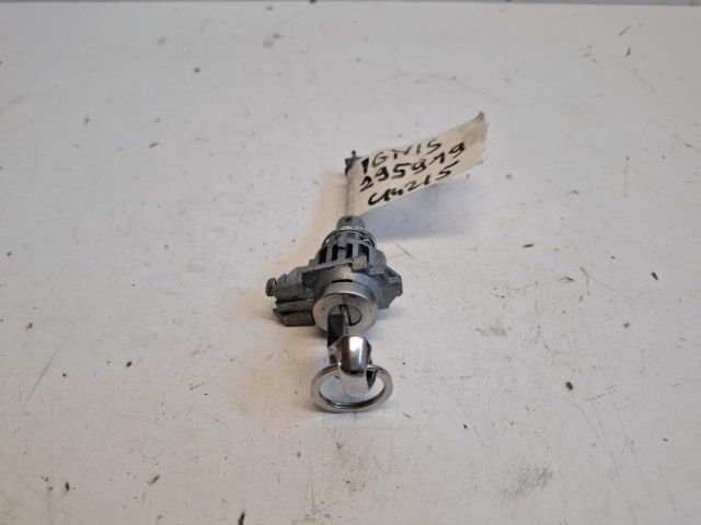 bontott SUZUKI IGNIS III Bal első Zárbetét