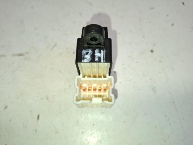 bontott SUZUKI IGNIS III Bal hátsó Ablakemelő Kapcsoló