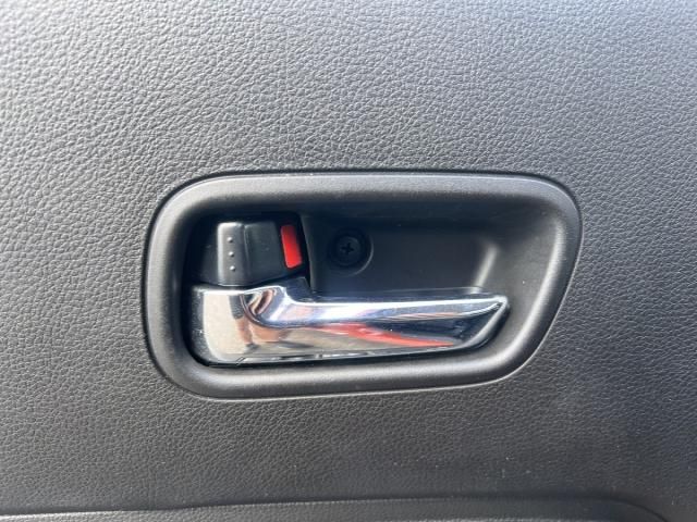 bontott SUZUKI IGNIS III Bal hátsó Belső Kilincs