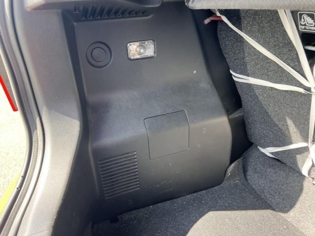 bontott SUZUKI IGNIS III Bal hátsó Csomagtér Burkolat (Műanyag)