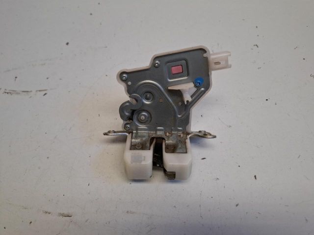 bontott SUZUKI IGNIS III Csomagtérajtó Zárszerkezet