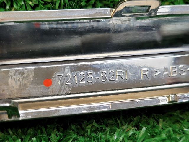 bontott SUZUKI IGNIS III Hűtőrács