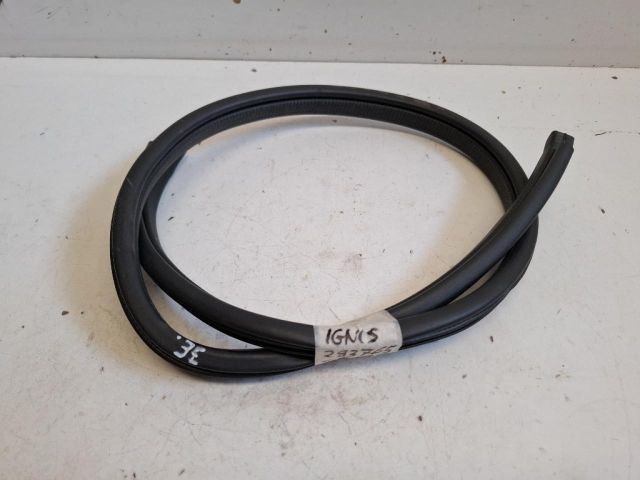 bontott SUZUKI IGNIS III Jobb első Gumikéder