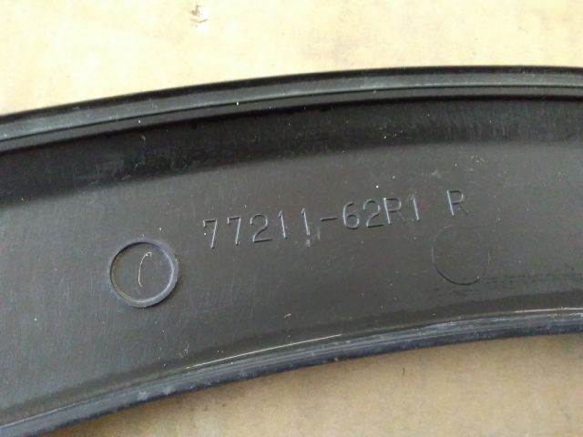 bontott SUZUKI IGNIS III Jobb első Sárvédő Díszléc