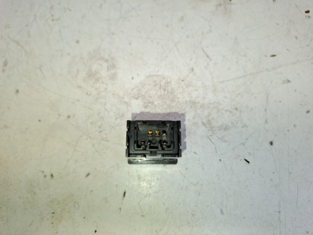 bontott SUZUKI IGNIS III Jobb első Ülésfűtés Kapcsoló