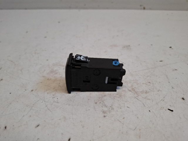 bontott SUZUKI IGNIS III Jobb első Ülésfűtés Kapcsoló