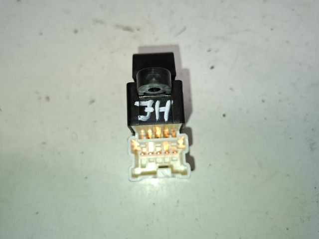 bontott SUZUKI IGNIS III Jobb hátsó Ablakemelő Kapcsoló