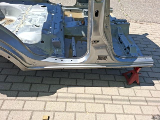 bontott SUZUKI IGNIS III Jobb Küszöb