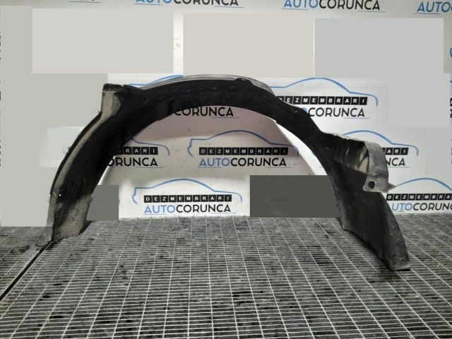 bontott SUZUKI JIMNY Bal első Dobbetét (Kerékjárati, Műanyag)