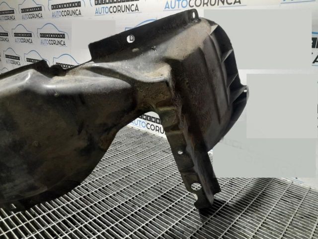 bontott SUZUKI JIMNY Bal első Dobbetét (Kerékjárati, Műanyag)