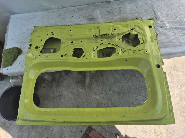 bontott SUZUKI JIMNY Csomagtérajtó (Üres lemez)