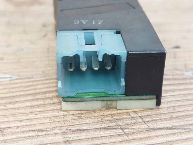 bontott SUZUKI JIMNY Hátsó Ködzárófény Kapcsoló