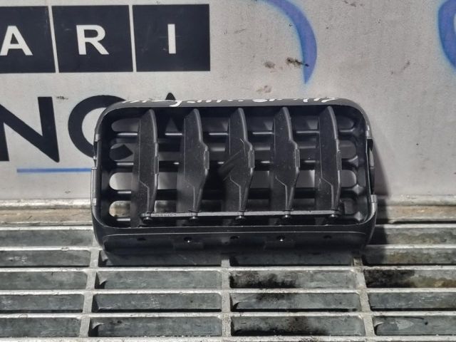 bontott SUZUKI JIMNY Középső Szellőző