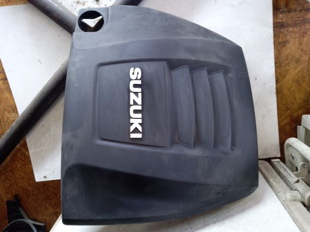 bontott SUZUKI KIZASHI Felső Motorburkolat