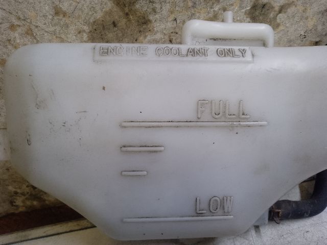 bontott SUZUKI KIZASHI Kiegyenlítő Tartály