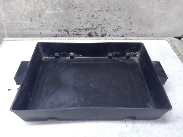 bontott SUZUKI KIZASHI Akkumulátor Tartó