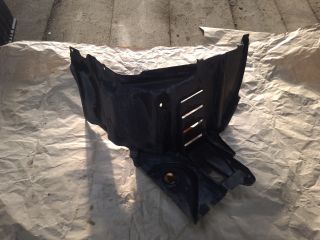 bontott SUZUKI KIZASHI Bal első Első Dobbetét (Kerékjárati, Műanyag)