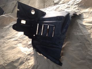 bontott SUZUKI KIZASHI Bal első Első Dobbetét (Kerékjárati, Műanyag)