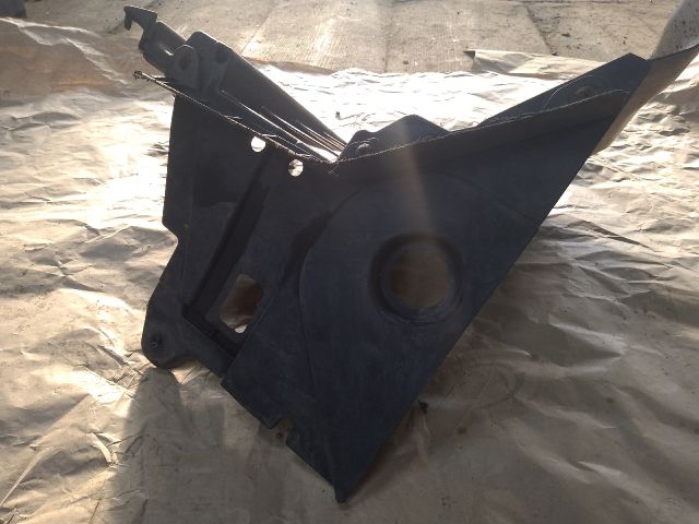 bontott SUZUKI KIZASHI Bal első Első Dobbetét (Kerékjárati, Műanyag)