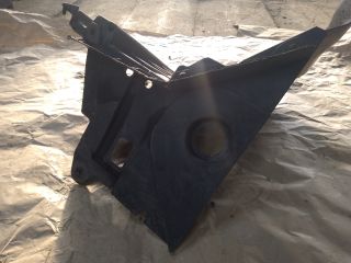 bontott SUZUKI KIZASHI Bal első Első Dobbetét (Kerékjárati, Műanyag)