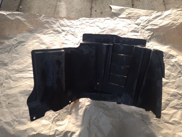 bontott SUZUKI KIZASHI Bal első Első Dobbetét (Kerékjárati, Műanyag)