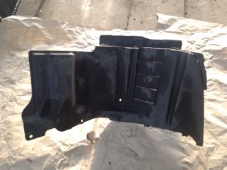 bontott SUZUKI KIZASHI Bal első Első Dobbetét (Kerékjárati, Műanyag)