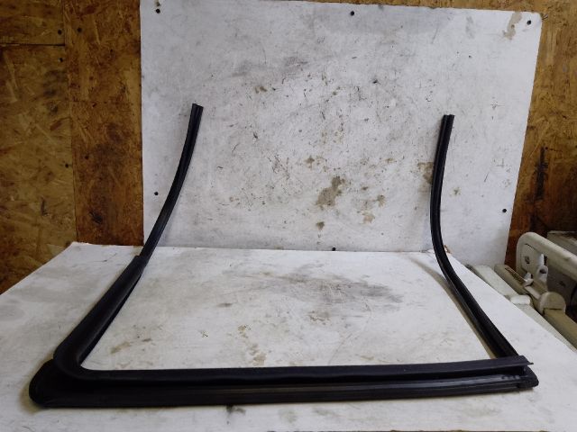 bontott SUZUKI KIZASHI Bal hátsó Ablakvezető Gumi