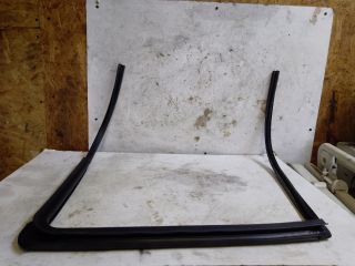 bontott SUZUKI KIZASHI Bal hátsó Ablakvezető Gumi