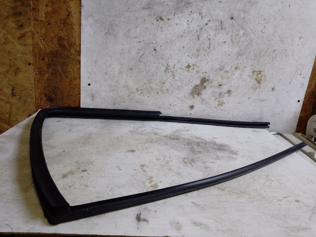 bontott SUZUKI KIZASHI Bal hátsó Ablakvezető Gumi