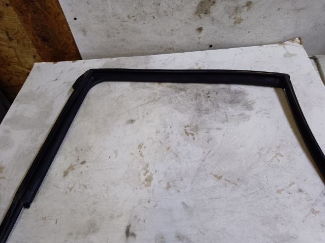 bontott SUZUKI KIZASHI Bal hátsó Ablakvezető Gumi