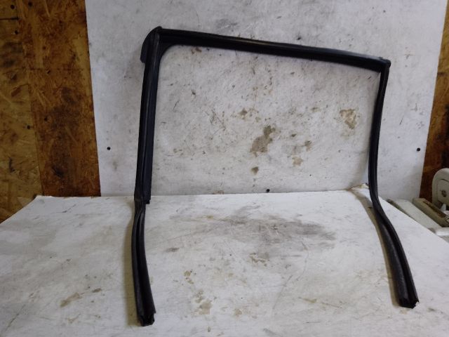 bontott SUZUKI KIZASHI Bal hátsó Ablakvezető Gumi