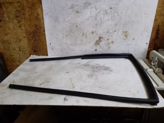 bontott SUZUKI KIZASHI Bal hátsó Ablakvezető Gumi