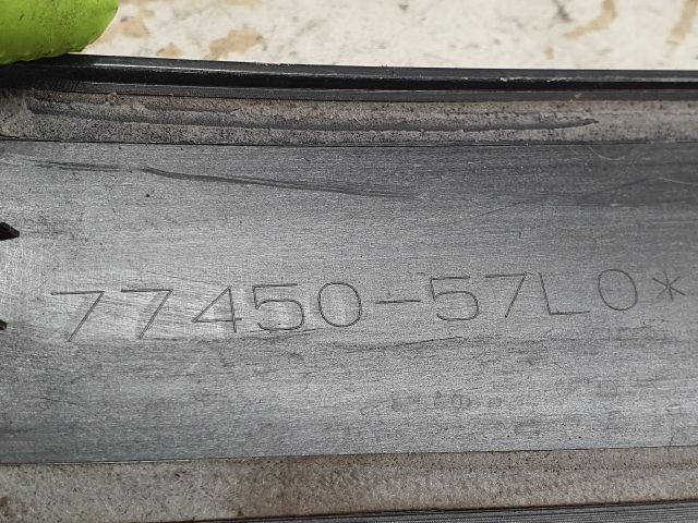 bontott SUZUKI KIZASHI Bal hátsó Ajtókeret Burkolat