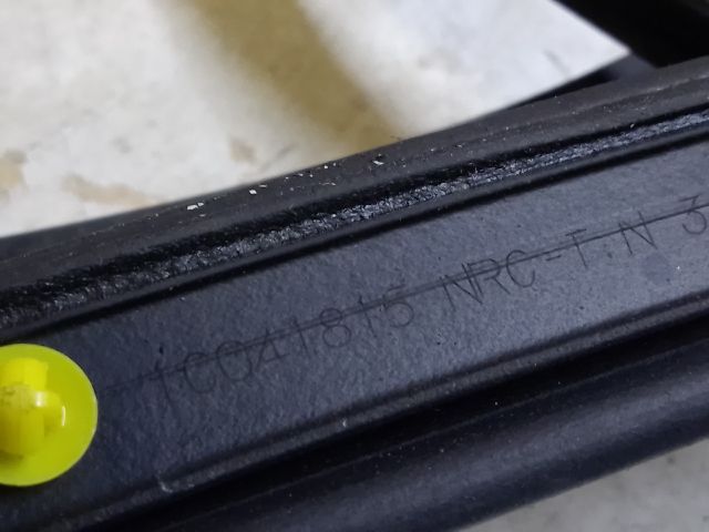 bontott SUZUKI KIZASHI Bal hátsó Gumikéder