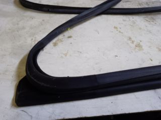 bontott SUZUKI KIZASHI Bal hátsó Gumikéder