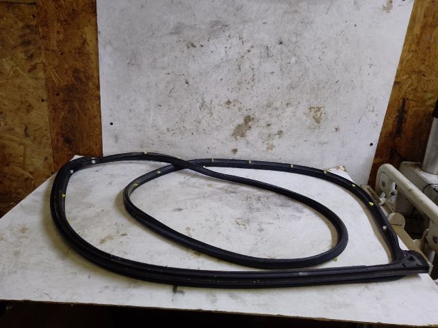 bontott SUZUKI KIZASHI Bal hátsó Gumikéder