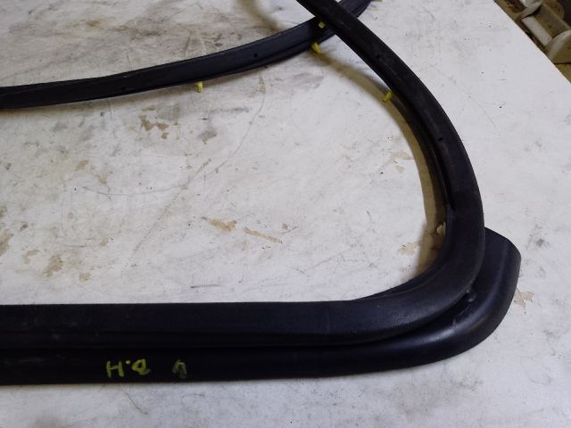 bontott SUZUKI KIZASHI Bal hátsó Gumikéder