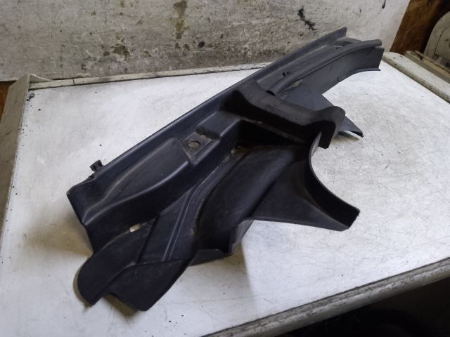 bontott SUZUKI KIZASHI Bal Levélrács Záróvég