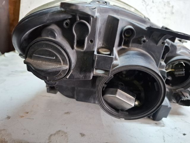 bontott SUZUKI KIZASHI Bal Xenon Fényszóró