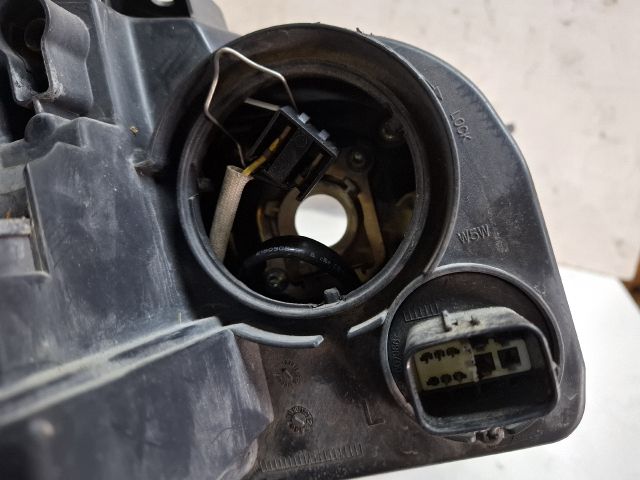 bontott SUZUKI KIZASHI Bal Xenon Fényszóró