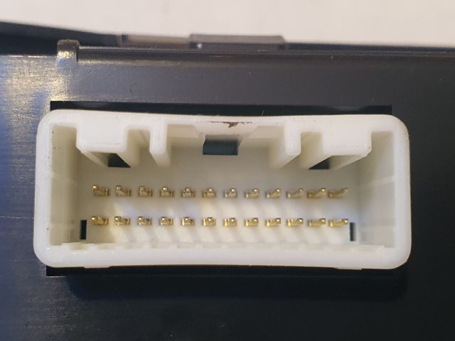 bontott SUZUKI KIZASHI Fűtéskapcsoló (digit klímás)