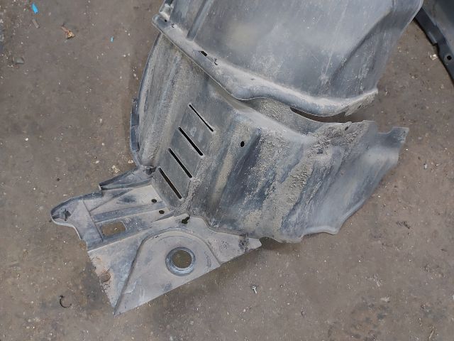 bontott SUZUKI KIZASHI Jobb első Első Dobbetét (Kerékjárati, Műanyag)