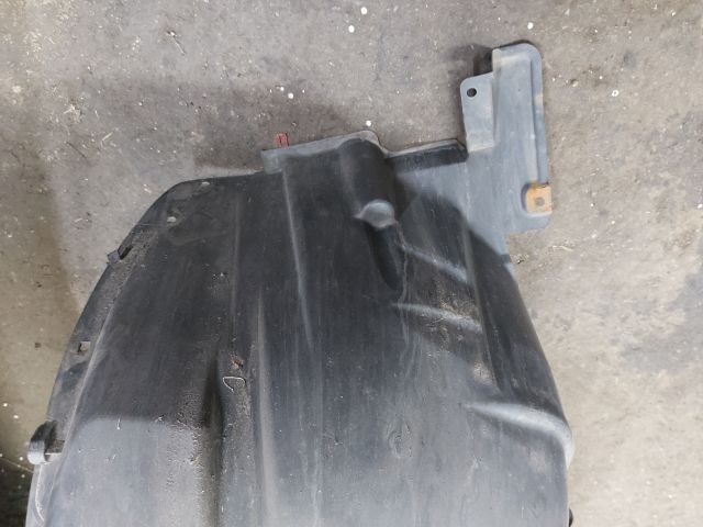 bontott SUZUKI KIZASHI Jobb első Első Dobbetét (Kerékjárati, Műanyag)