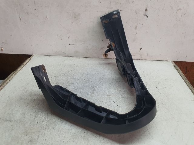 bontott SUZUKI KIZASHI Jobb első Oldal Lökhárító Tartó (Műanyag)