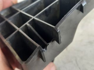 bontott SUZUKI KIZASHI Jobb hátsó Lökhárító Tartó (Műanyag)