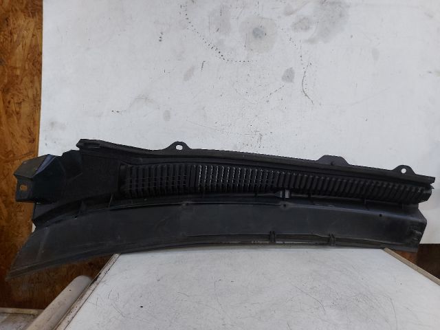 bontott SUZUKI KIZASHI Jobb Levélrács Záróvég